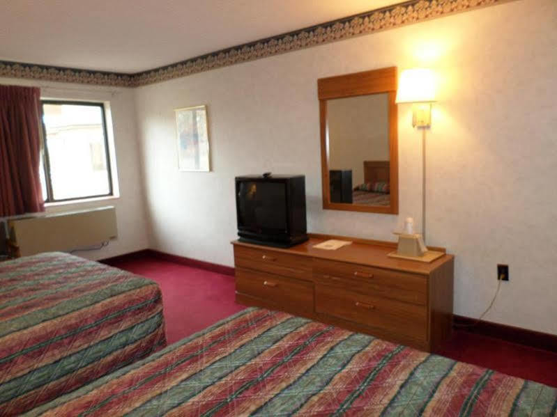 Econo Lodge Cleveland Southeast - Kent Streetsboro Bagian luar foto