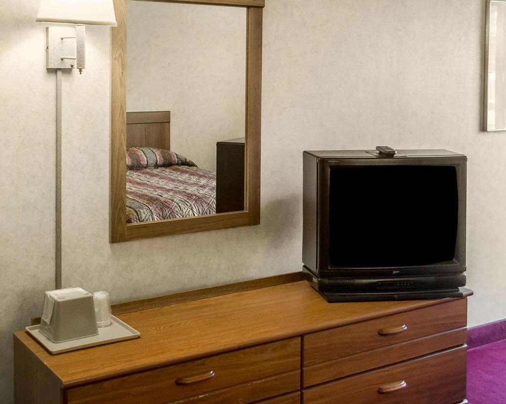 Econo Lodge Cleveland Southeast - Kent Streetsboro Ruang foto