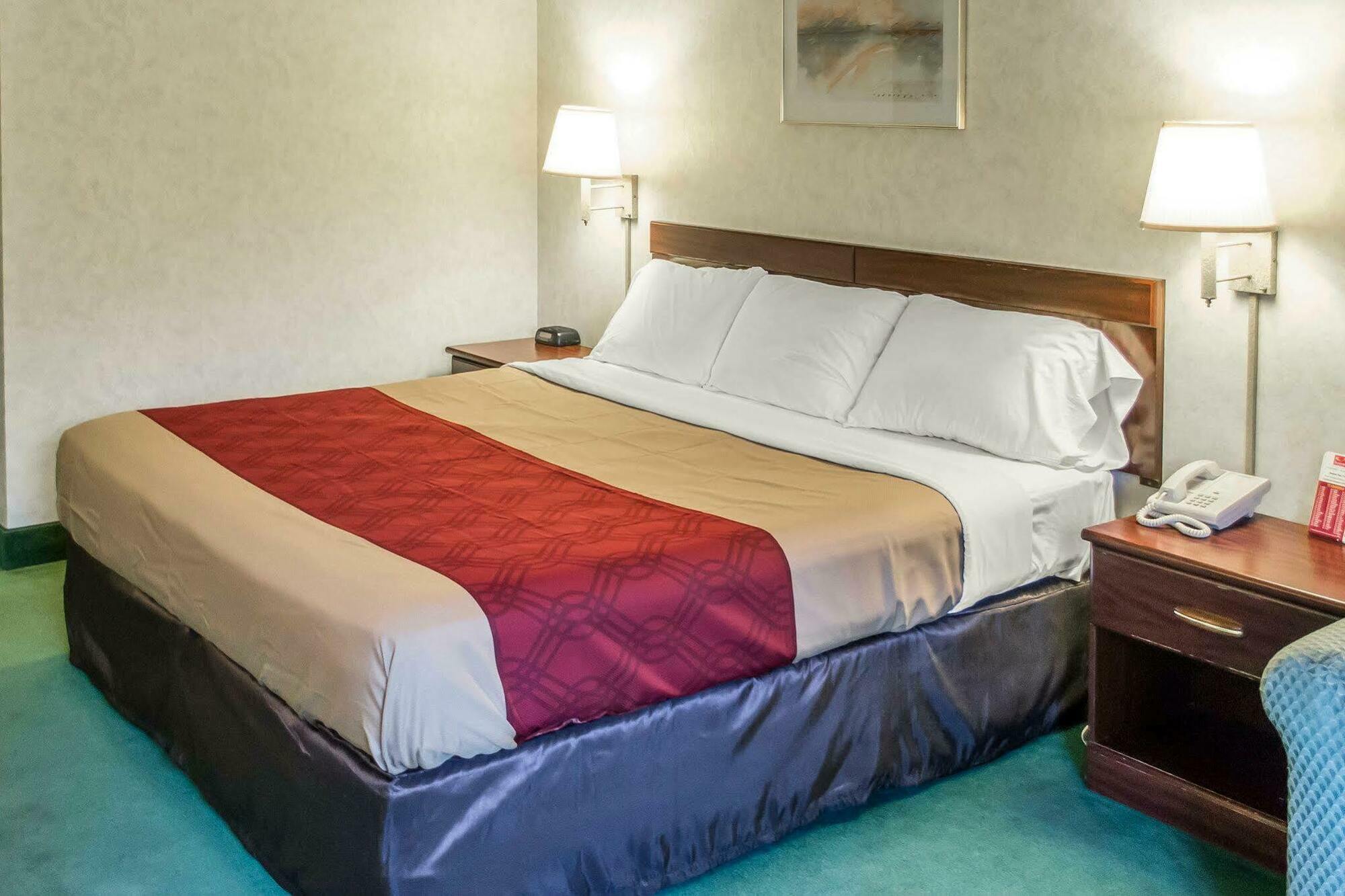 Econo Lodge Cleveland Southeast - Kent Streetsboro Bagian luar foto